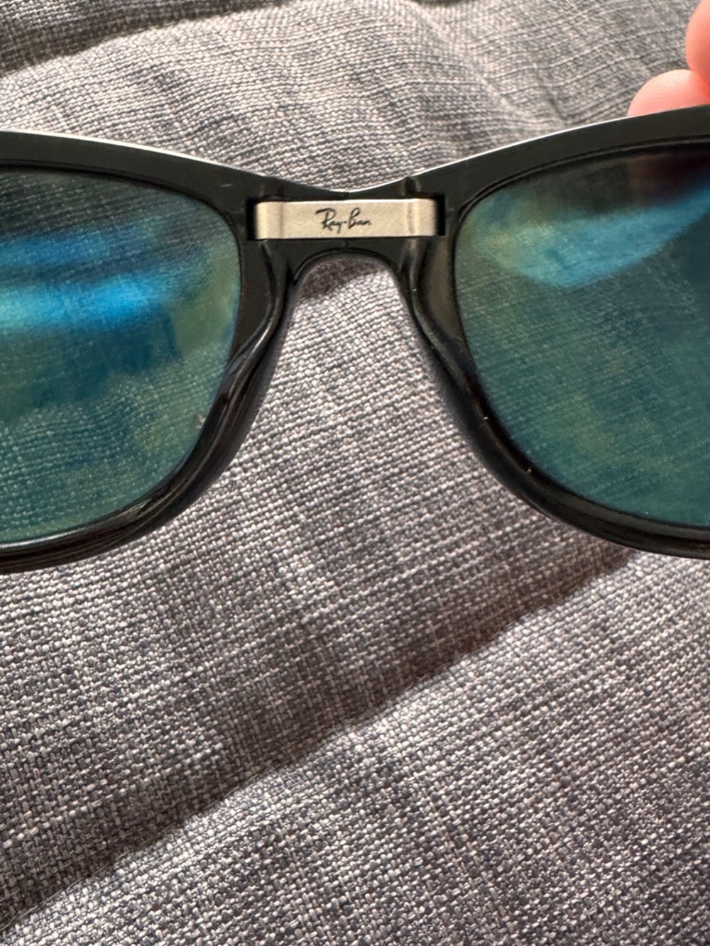 Polarized Ray-Ban Black Wayfarer Foldable Sunglasses with Green Lenses - Picture 3 of 5
